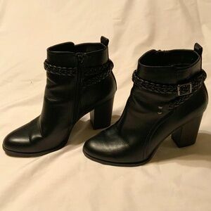 American Eagle Black Zippered Ankle Boots w. Braided Detail (8.5)